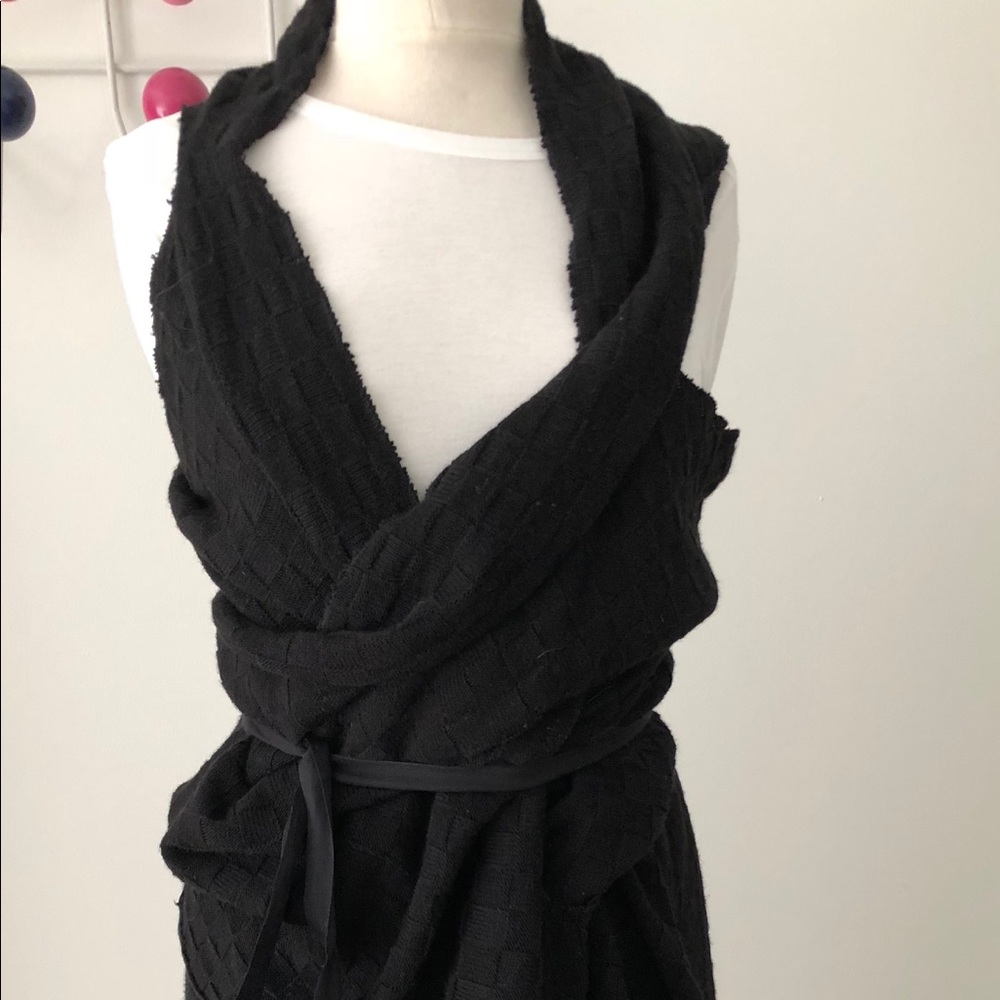 Versatile long black wrap